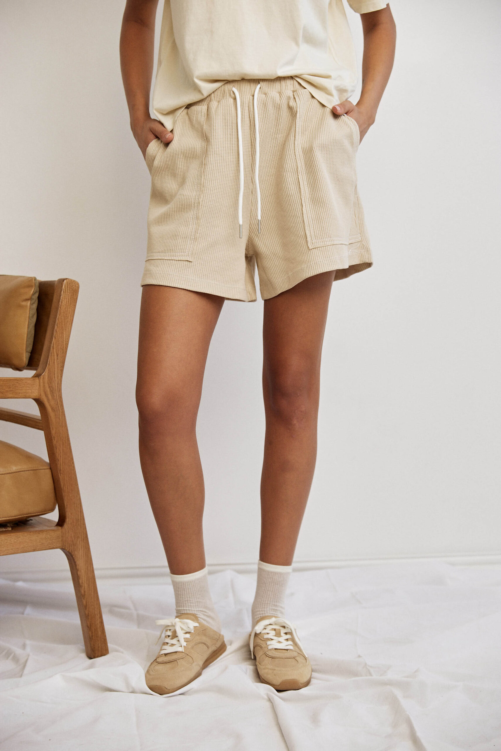 Waffle Drawstring Shorts – מכנס קצר מבד וופל בגוון קרם