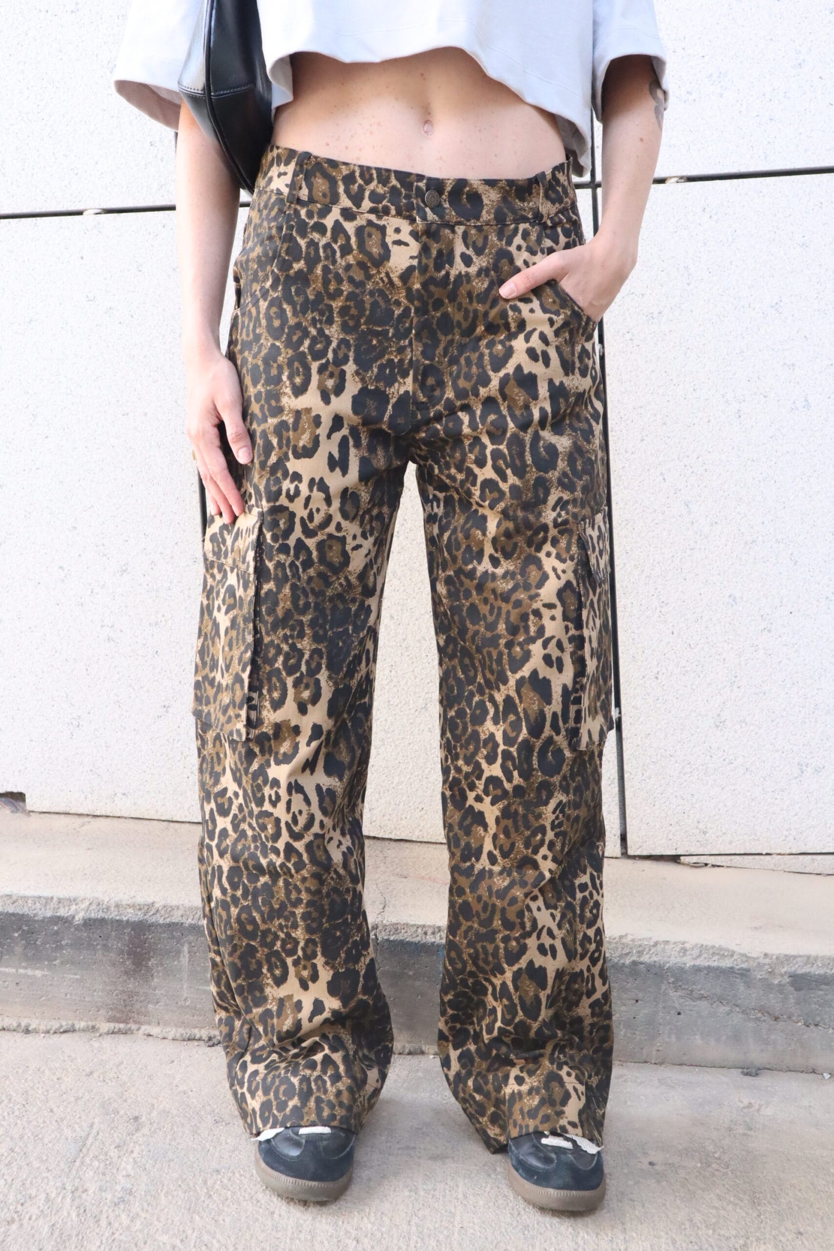 Leopard Sand Cargo – דגמח מנומר בגוון חום